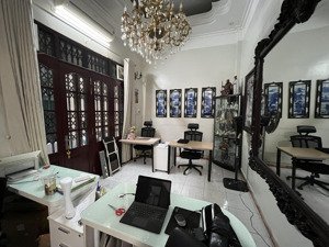 hồ ba mẫu, 41m2, 5 ngủ, ngõ ba gác, 20m ra mặt hồ ô tô tránh, nhà đẹp thoáng ở ngay, sổ vuông vắn