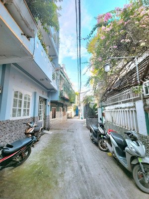 hẻm thông tô hiến thành - hòa hưng, phường 13, quận 10 sát mặt tiền