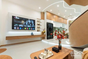 bán nhà hxh trung tâm q1 giá 5.59 tỷ, đường nguyễn thị minh khai, 1t2l 4pn, sẵn hđ thuê 28tr/tháng