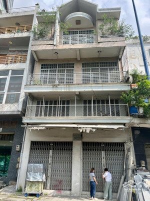 chính chủ bán nhà mt võ văn kiệt (2 căn liền nhau) phường 1, quận 5 - vị trí đẹp, giá tốt