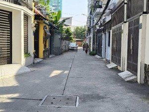 hiếm! nhà ngang 6m phú nhuận ,2 tầng , gần lê văn sỹ, hẻm xe hơi 12 tỷ