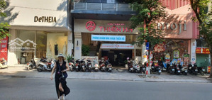 bán nhà mặt phố bà triệu, dt trên 300 m2, mt 12 m, vị trí đắc địa!