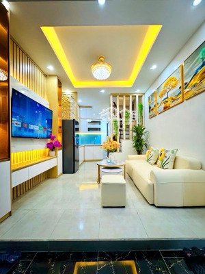 bán nhà 5 tầng full nội thất 33m2, ngay cầu vĩnh tuy - giá 6.9 tỷ