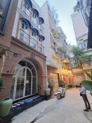 bán gấp xuất cảnh - 98.18m - 4 tầng - giá 51 tỷ - nhà thủ khoa huân quận 1