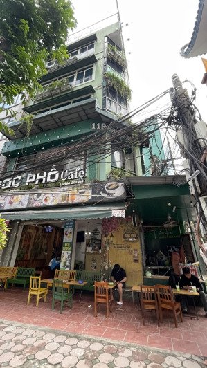 bán nhà mặt đường lô góc nguyễn hoàng