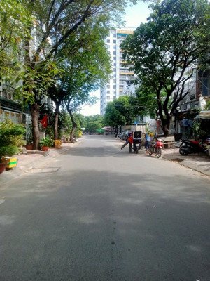 chính chủ cần bán gấp nhà 5m x 15m, 3 tầng, hẻm xe ô tô thông, đường lê đức thọ, p.16, gv, ở ngay.