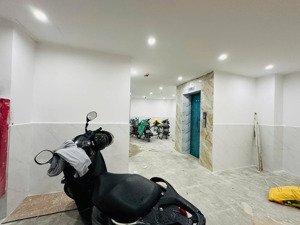 dòng tiền 500tr/năm , chdv 7 tầng thang máy 11 phòng khép kín yên xá thanh trì 38m 9,1 tỷ