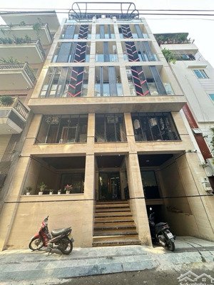 ccmn 10 tầng - 96p tiêu chuẩn . ngã tư xuân thủy - cầu giấy. hơn 300m - đang cho thuê 800tr/ tháng.