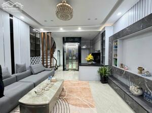 BÁN NHÀ NGỌC LÂM BỒ ĐỀ, THANG MÁY LUNG LINH, TẶNG NỘI THẤT XỊN, GẦN PHỐ, GIÁ HỜI