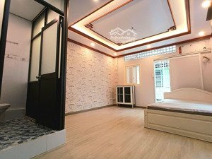 bán gấp xuất cảnh - 22m - 2 tầng - giá 5.6 tỷ - nhà cao đạt quận 5