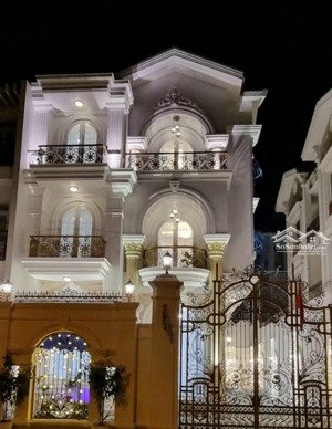 bán biệt thự 10x20 đường đặng thuỳ trâm, p.13- q.bình thạnh. giá tốt.