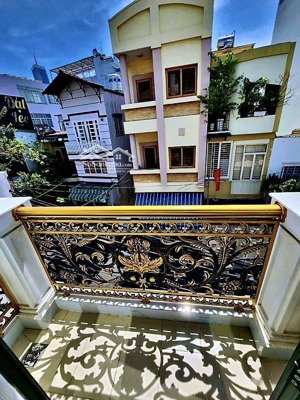 hẻm nhựa 8m kd - nhà 5tầng thang máy - chợ bà chiểu - giáp q1 - 10tỷ tl