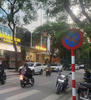 BÁN NHÀ LIỀN KỀ DỊCH VỌNG CẦU GIẤY - VỊ TRÍ ĐẸP NGÕ Ô TRÁNH KINH DOANH: DT 126M2 - 76 TỶ