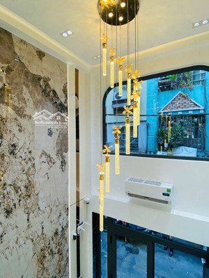 trung tâm q 3 , 4 tầng btct - nhà mới đẹp - thông tứ tung - nhỉnh 5 tỷ