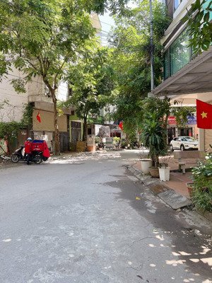 phân lô vỉa hè 3,5m .. phú diễn ..40m mặt tiền 4,5m đường ô tô tránh gần mặt phố 12 tỷ 6