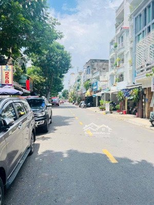 bán nhà căn góc vip q. 10 nguyễn tiểu la p. 8 - 40m2 - 3 tầng - giá chỉ 5,55 tỷ còn thương lượng