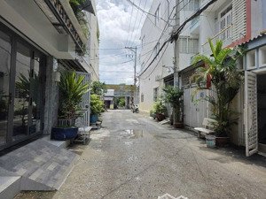 bán nhà, hxh huỳnh tấn phát giáp quận 7. diện tích: 4,3x12. giá nhỉn 6 tỷ.