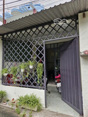 chủ cần trả nợ cuối năm cần bán gấp nhà phú thọ 2ti5 đường nhựa