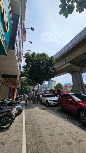 bán mặt phố hào nam , đống đa.dt 55m2 6t mặt tiền 4,5m giá 35tỷ.lh 