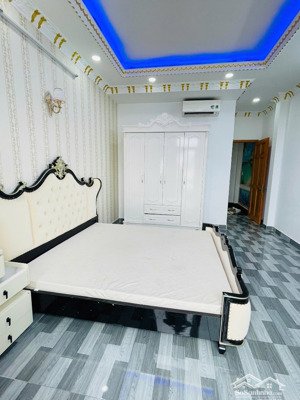 bán nhà mặt tiền 4 tầng nguyễn đình chính, phú nhuận