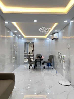 vị trí đẹp mặt tiền kinh doanh đường nhật tảo quận 10 - 40m2 - 5 tầng btct mới đẹp ở luôn - 10,5 tỷ