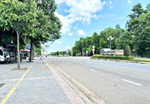 siêu phẩm mặt tiền trung tâm tp. cảng phú mỹ bán đất tặng nhà, giá quá hời