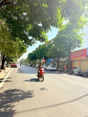 cần bán nhà 120m2 - mt 8m giá 14.75 tỷ khuvtái định cư đường giáp hải - đông dư - gia lâm.