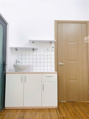 nhà đẹp căn góc 5 tầng 6 phòng ngủ vị trí vàng