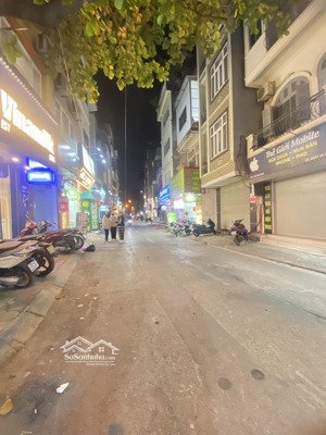 chính chủ bán nhà mai dịch vỉa hè ô tô tránh kd đỉnh dòng tiền 300tr/năm -dt50m goá 7tỷ hơn