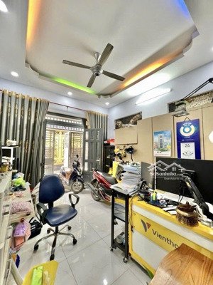 chỉ 1 căn duy nhất tại q10, hxh, với 4tỷ590 dọn vào ở ngay, vị trí cực đẹp, tiện kd, lh ngay