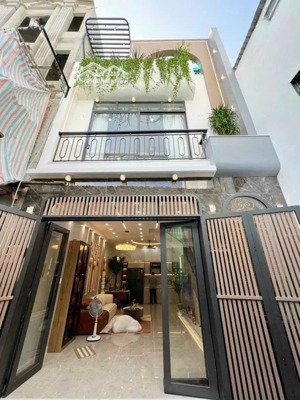 cần tiền bán gấp nhà phổ quang. phường 2. tân bình. giá 5 tỷ 990. diện tích: 48m2. ưu đãi