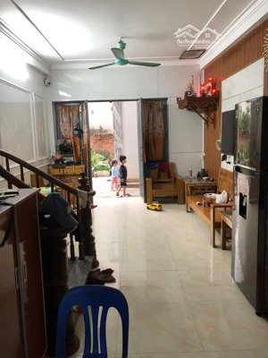 do nhu cầu công việc chủ cần bán căn nhà gắn bó 53m2 3 tầng - gần trục chính - giá đầu tư quanh 5ty