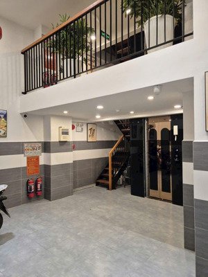 nhà đẹp khu vip 6 tầng 13 căn hộ cao cấp góc 2 mặt thoáng