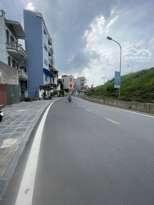 đất mặt phố kinh doanh, vỉa hè rộng 60mxmt 5m chỉ 11 tỷ. phúc lợi long biên