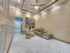 tô vĩnh diện .44 m. 4 tầng. 16,8 tỷ .phân lô quân đội. cách 1 nhà ra phố.