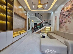 phân lô đông ngạc , sát hv tài chính , 42m2 chỉ 9 tỷ , dân xây mới , ngõ thông, ô tô , nội thất vip