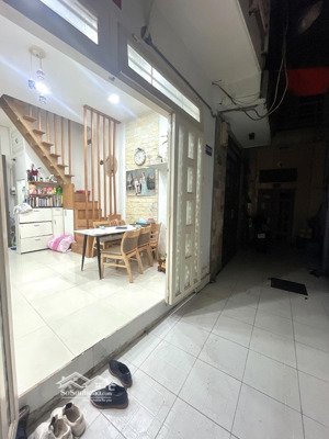 hẻm 211 hoàng hoa thám, phú nhuận, chỉ 3.3 tỷ nhà đẹp ở ngay, 2 tầng, ngang hơn 4m