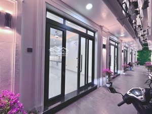 bán nhà cầu giấy - mặt tiền rộng - nhà đẹp phân lô - gần phố - tiện ích - full nội thất xịn xò