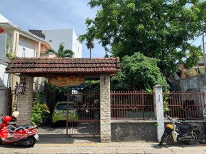 cần bán gấp lô đất mặt tiền đường lê hữu trác thuộc khu biển mỹ khê tp đà nẵng.