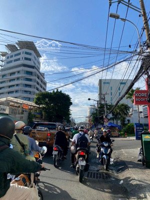 mặt tiền lê quang định 4x18m 4 lầu đang sp thuê 50 tr tháng giá 20 tỷ