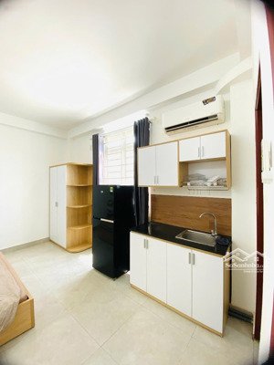 căn studio full nội thất cửa sổ lớn thoáng mát đầy đủ tiện nghi