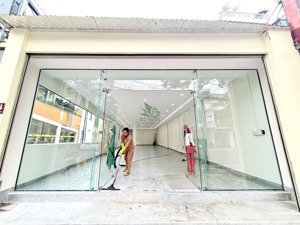 cho thuê nhà kinh doanh 2 mặt tiền mặt tiền đường chính trung tâm siêu rộng giá 65 triệu/tháng