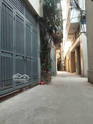 bán nhà hoàng quốc việt - cầu giấy , gần phố nguyễn đình hoàn , cách phố chỉ vài chục mét