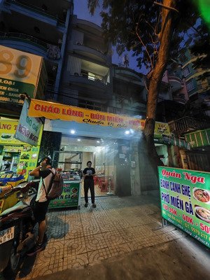 cần sang lại mặt bằng kinh doanh rộng 50m2 ngay mt đường bà hạt quận 10