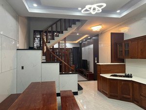 bán nhà đẹp khu song ngữ hẻm 5m, full nội thất cao cấp xe hơi vào tận nhà giá tốt chỉ 11,5 tỷ