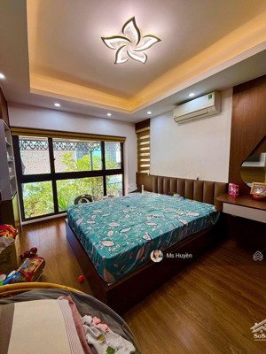 bán nhà ngõ quận uỷ cầu giấy: lô góc, ô tô, ngay hồ thoáng mát, 36m2 x 5 tầng, nhỉnh 11 tỷ.