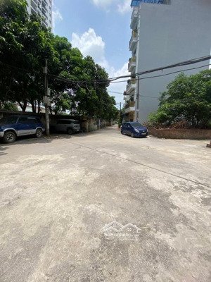 siêu phẩm 6 tầng thang máy để 10 ô tô trước cửa phong cách châu âu tại phúc lợi dt52,5m 52,5m