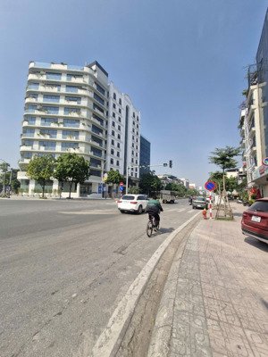 bán nhà mặt phố ái mộ, hồng tiến, 66m2, 4 tầng, giá 29.9 tỷ, lô góc đắc địa sầm uất kinh doanh đỉnh