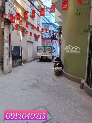 9.89 tỷ có nhà ô tô qua cửa, lạc long quân, dân xây, ngõ thông, đủ công năng, 31m, 5 tầng.