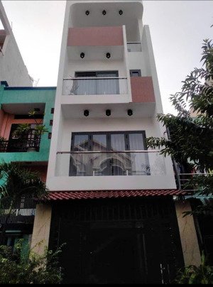 3,3 tỷ giảm còn 3 tỷ 090. nhà 62m2 cmt8, q10 gần vòng xoay dân chủ. xây 5 tầng thoáng, sổ hoàn công